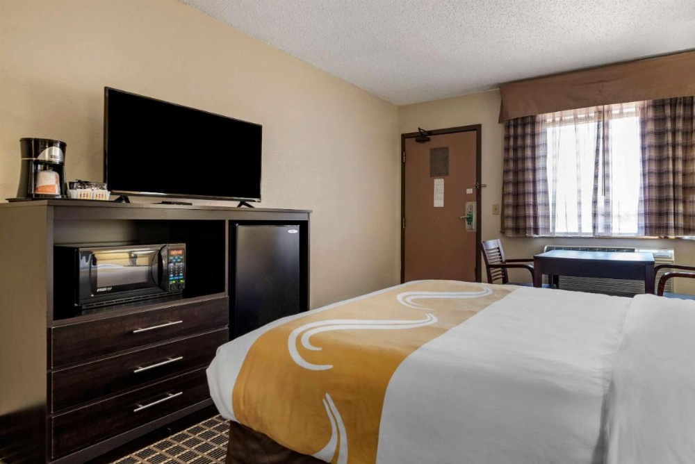 Quality Inn & Suites Warren Image 16