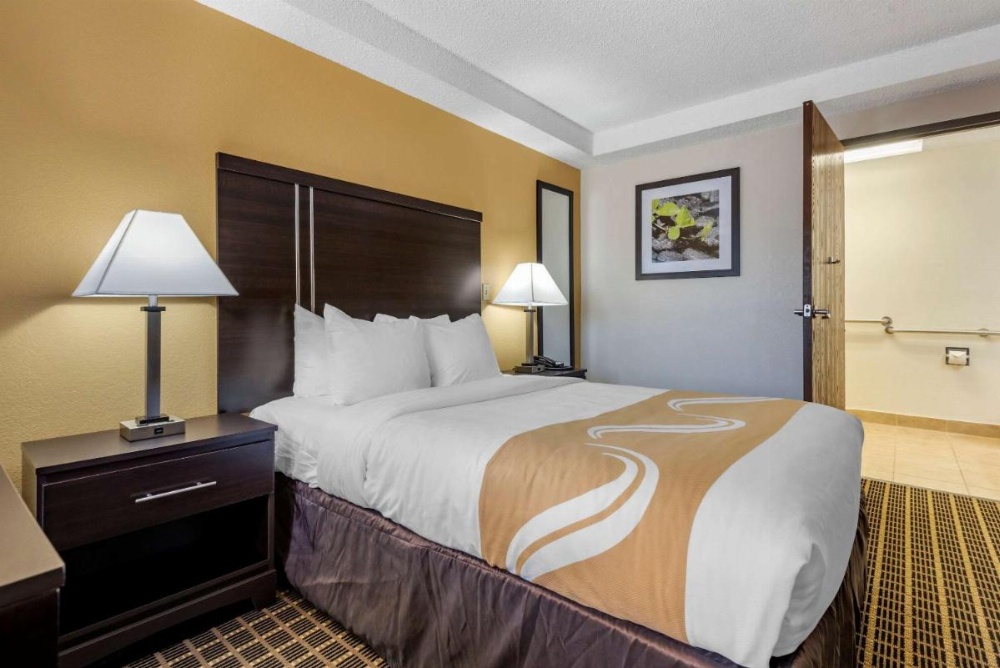 Quality Inn & Suites Warren Image 17