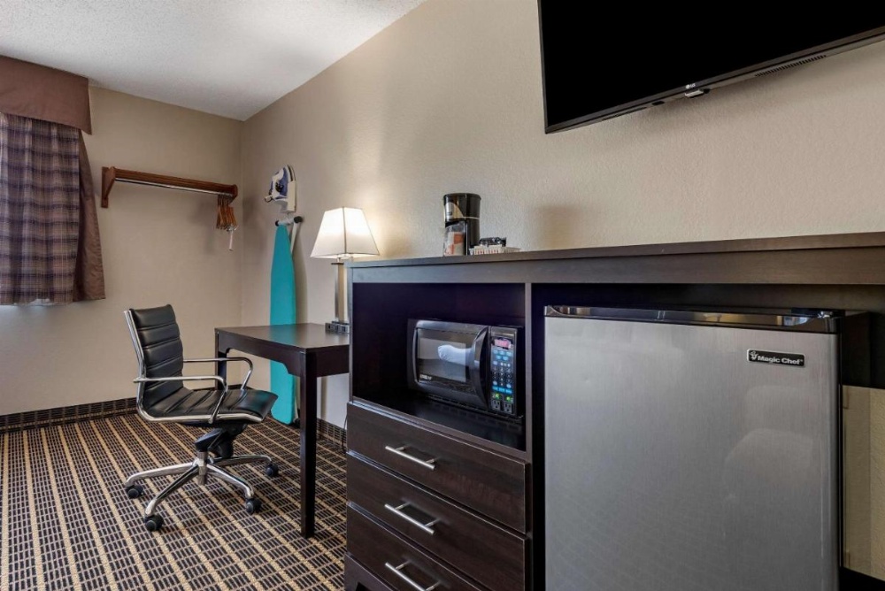 Quality Inn & Suites Warren Image 19