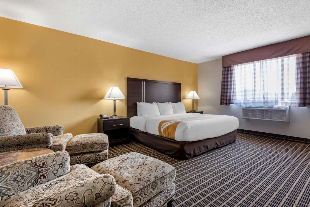 Quality Inn & Suites Warren Image 20