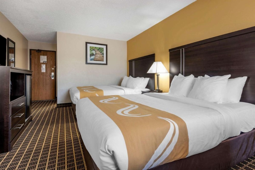 Quality Inn & Suites Warren Image 21