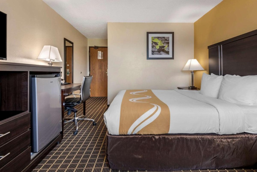 Quality Inn & Suites Warren Image 24