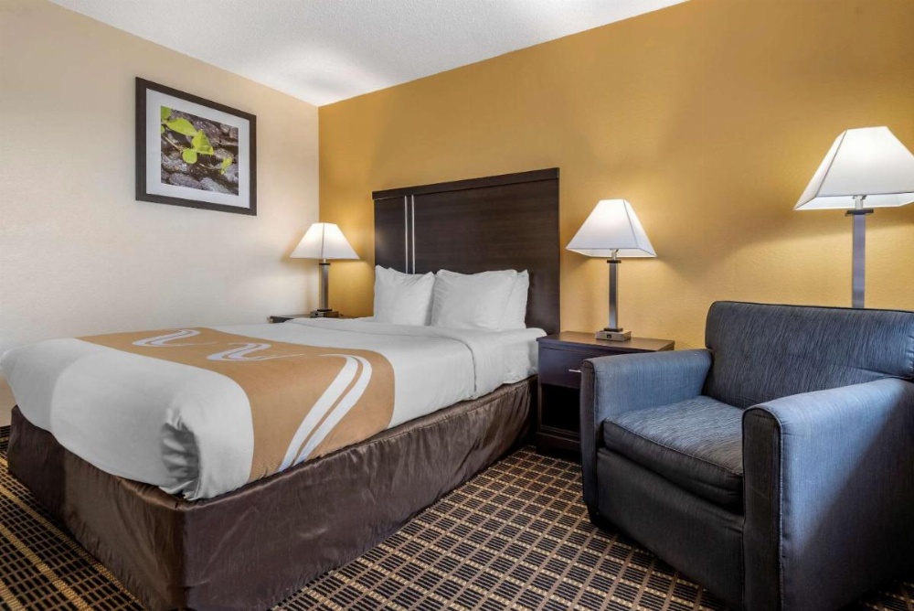 Quality Inn & Suites Warren Image 25