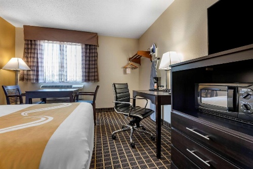 Quality Inn & Suites Warren image 29