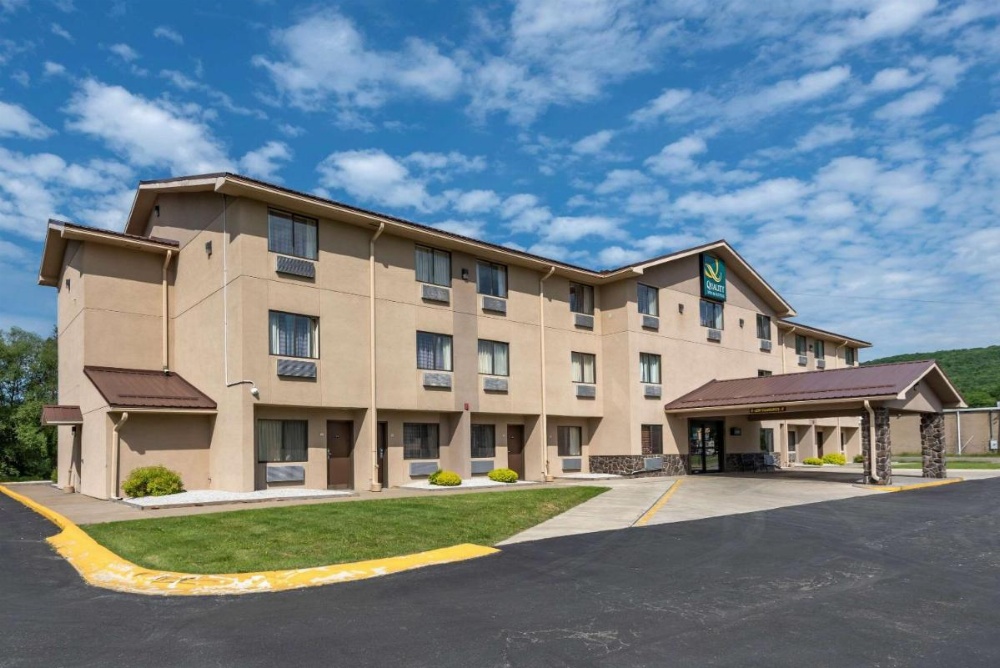 Quality Inn & Suites Warren Image 33