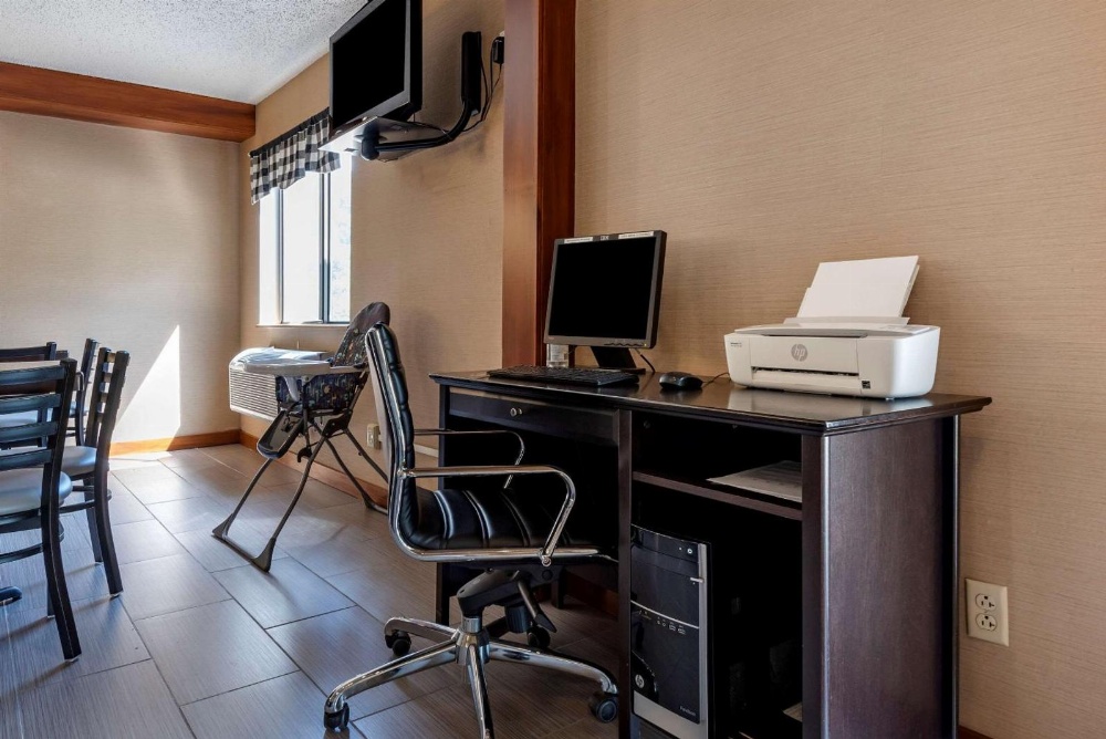 Quality Inn & Suites Warren