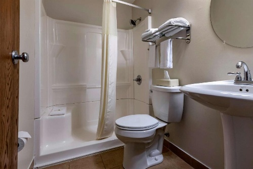 Quality Inn & Suites Warren image 6