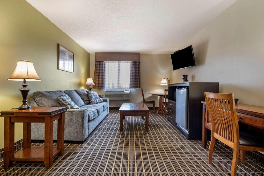 Quality Inn & Suites Warren