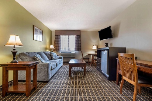 Quality Inn & Suites Warren image 9